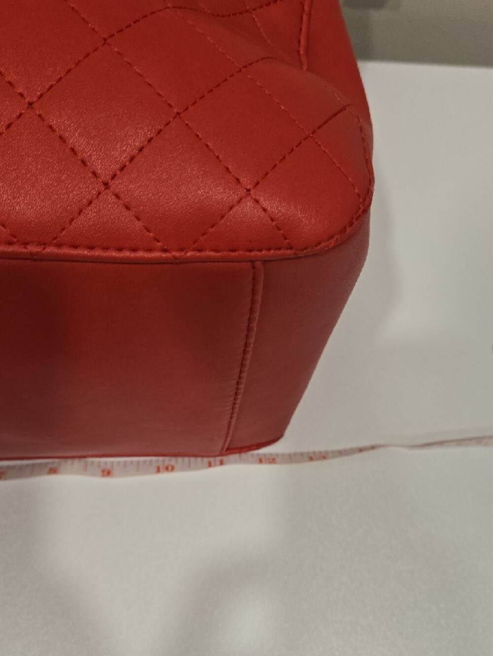 Badgley Miscka Red Quilted Tote Bag with Gold Chain Handles And Heart Key Chain - Picture 12 of 16